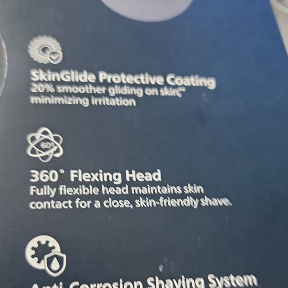 Philips Norelco Shaver 5000X - Black and Gray - Picture 14 of 15